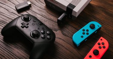 Nintendo Switch Joy-Con und Pro-Controller an NES Classic Mini